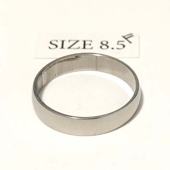Men’s / Women’s Silver Tone Ring, Size 8.5 - Picture 1 of 4